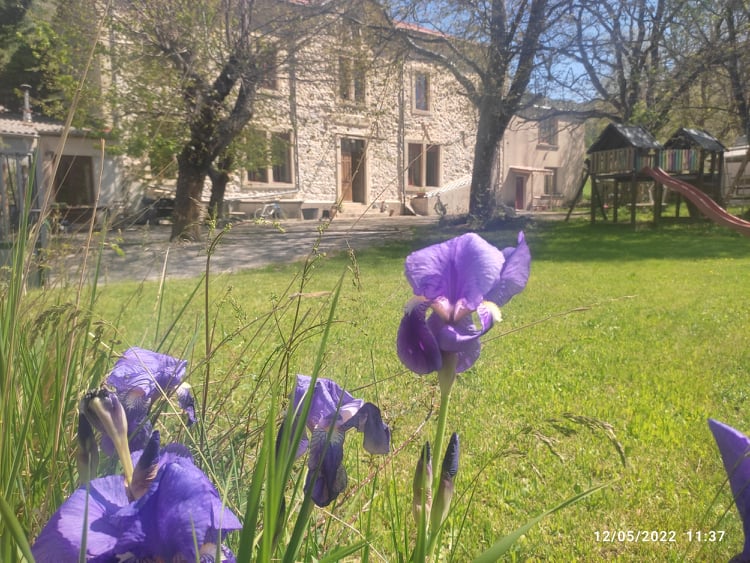 Grand Gite Groupe Drôme 26 L'Ecole Buissonnière Séderon 15 places