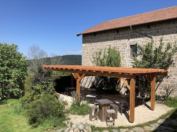 Grand Gite Groupe Loire 42 Une grande maison et des chalets en pleine nature