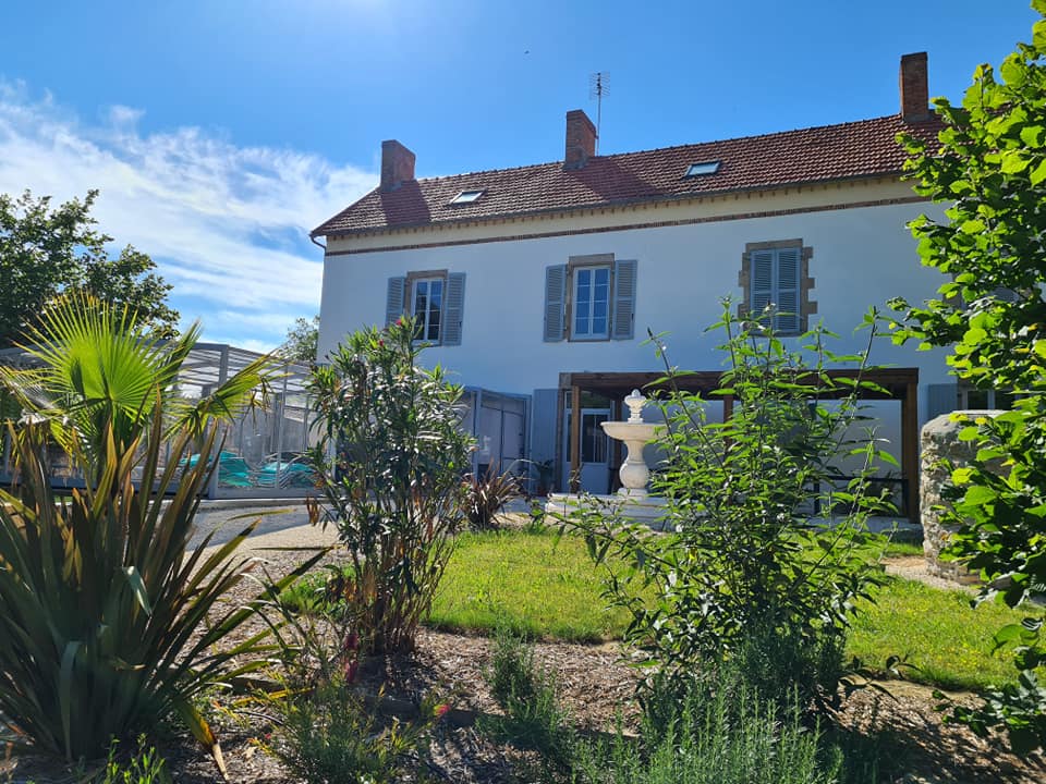 Grand Gite Groupe Vendée 85 Gîte grande capacité avec piscine chauffée et spa 