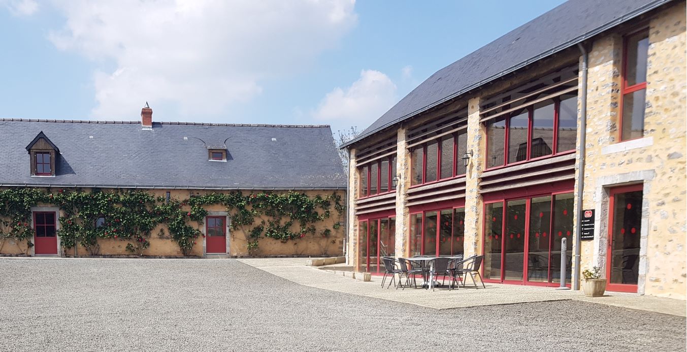 Grand Gite Groupe Mayenne 53 Le Domaine des Hallais  gîte de groupe + piscine