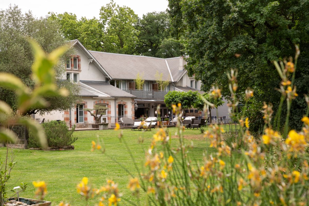 Grand Gite Groupe Tarn 81 Gite haut de gamme 30 pers - piscine / 14 chambres