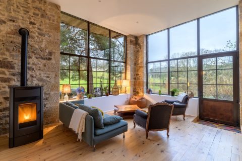 Grand Gite Groupe Rhône 69 Grand Gite 18 personnes Lyon Gite aux volets jaune