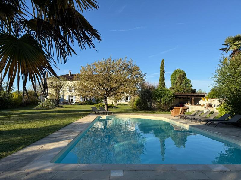 Grand Gite Groupe Charente 16 Grand gîte de charme 19ᵉ rénové – piscine chauffée