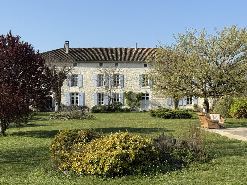 Grand Gite Groupe Charente 16 Grand gîte de charme 19ᵉ rénové – piscine chauffée