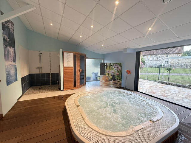 Grand Gite Groupe Dordogne 24 Ensemble de 3 gites avec piscine, espace bien-être