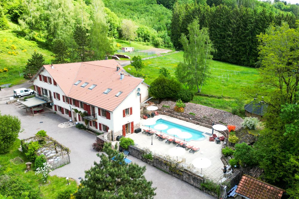Grand Gite Groupe Vosges 88 Gîte de groupe isolé avec piscine chauffée