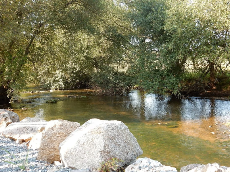 Grand Gite Groupe Creuse 23 Les Pieds dans l'Eau, sur la Rive de "la Gartempe"