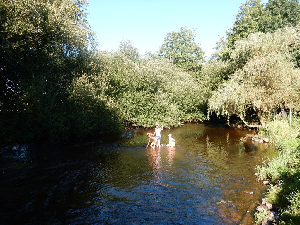 Grand Gite Groupe Creuse 23 Les Pieds dans l'Eau, sur la Rive de "la Gartempe"