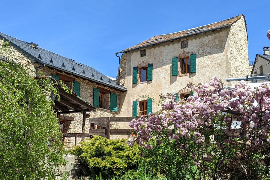 Grand Gite Groupe Pyrénées-Orientales 66 Ferme des Astres-gîte 4 saisons proche pistes-vue