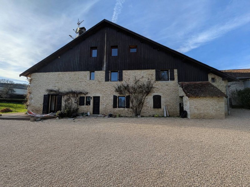 Grand Gite Groupe Doubs 25 L'Escale de Notre-Dame – 2 maisons, 30 personnes
