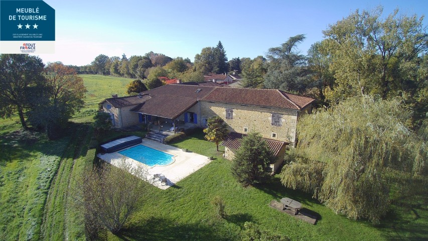 Grand Gite Groupe Charente 16 Grande ferme rénovée en Charente avec piscine 10ch